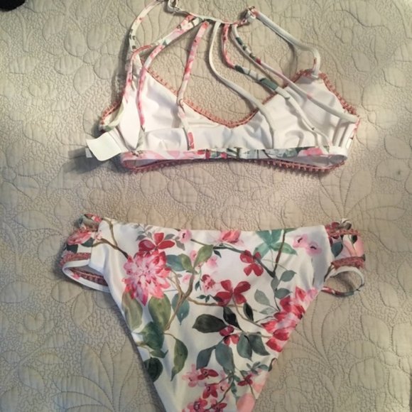 Isabella Rose bikini - Picture 2 of 6